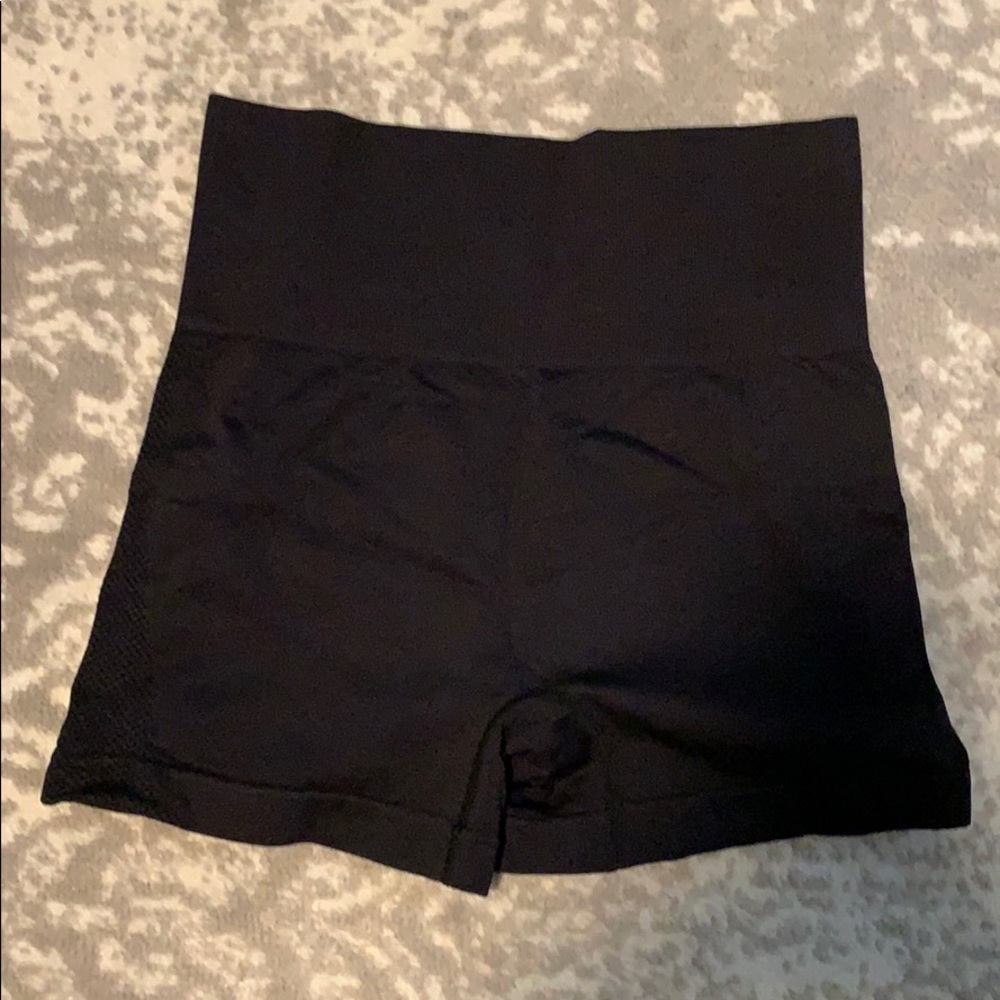 WRUN high waisted seamless shorts